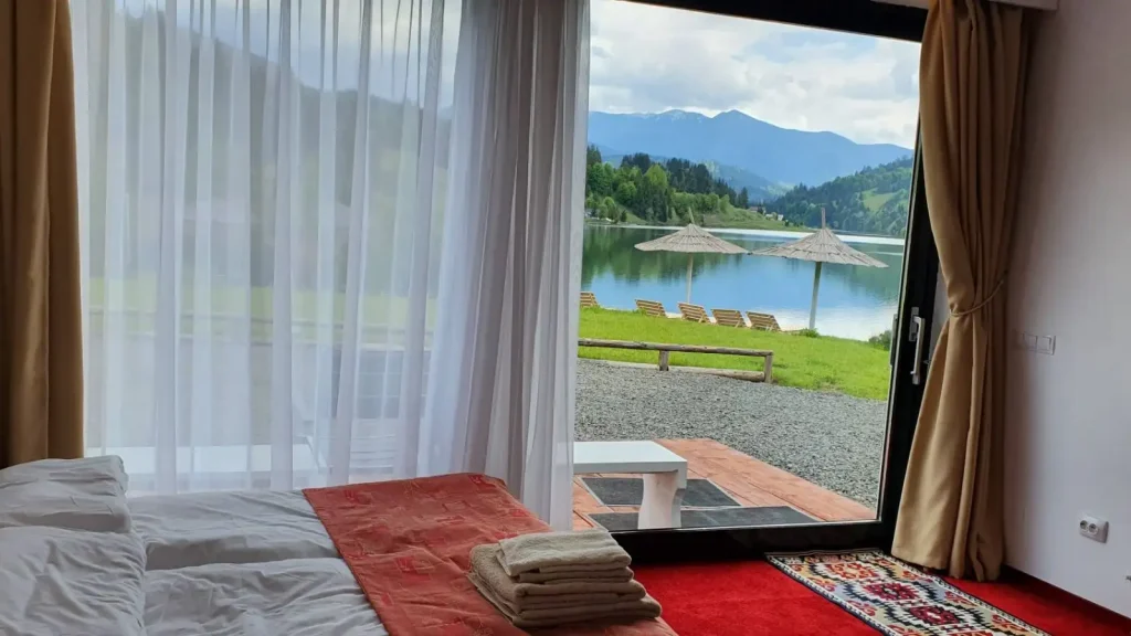 apartament cu vedere la lac colibita