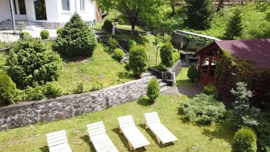 Cazare in inima padurii la Colibita, cu acces imediat la lac