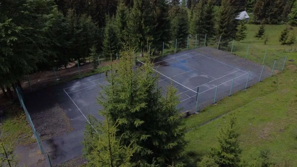 Cazare cu teren de tennis