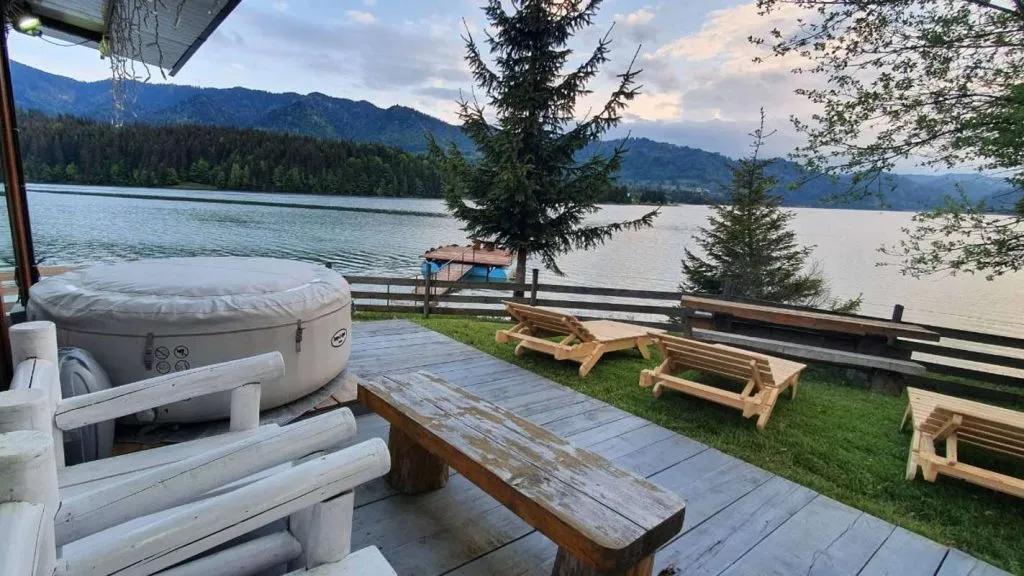 Cazare langa lac Colibita la Casa pescarului