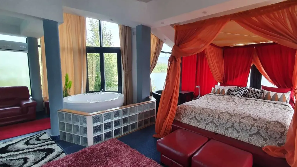Cazare cu Jacuzzi Vila Franceza Colibita