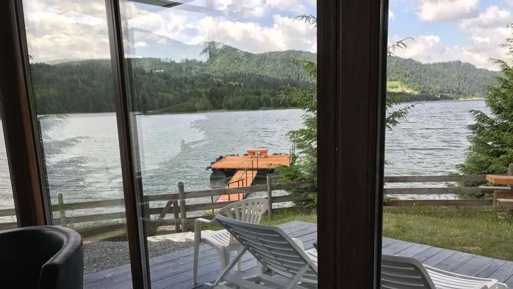 Cazare cu vedere la lac