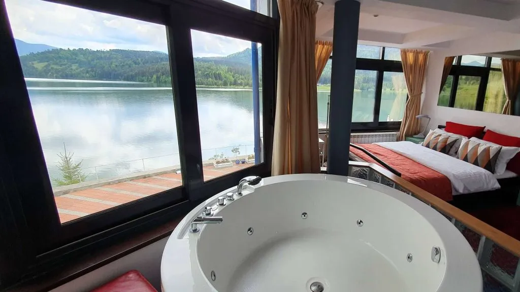 Jacuzzi Cazare Colibita