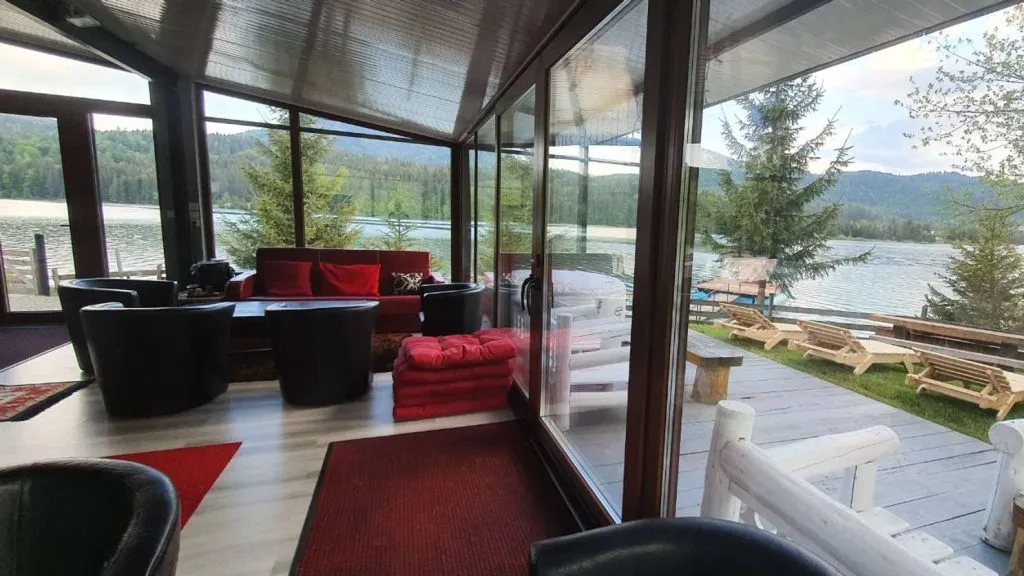 Cazare langa lac Colibita