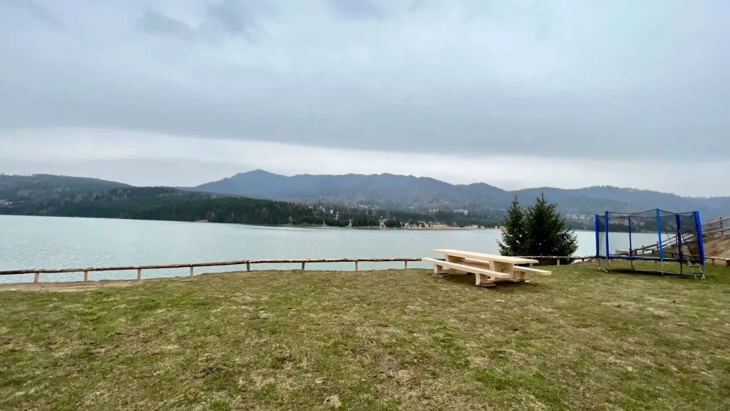 Cazare cu vedere la lac Colibita