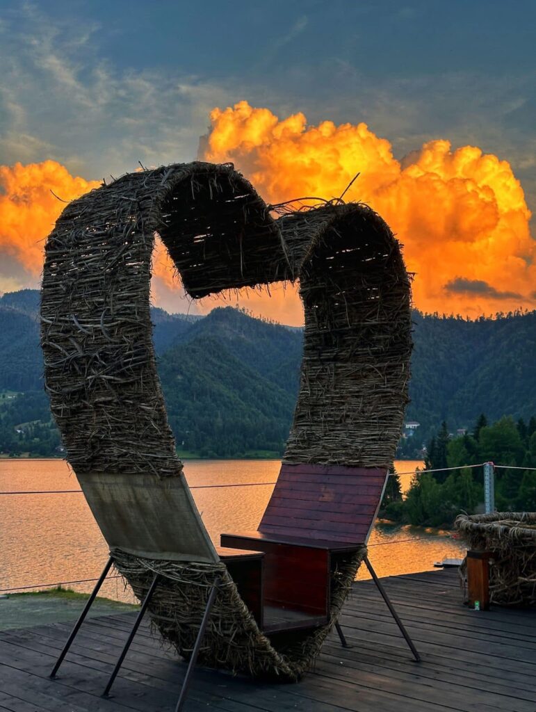 terasa la apus, restaurante colibita