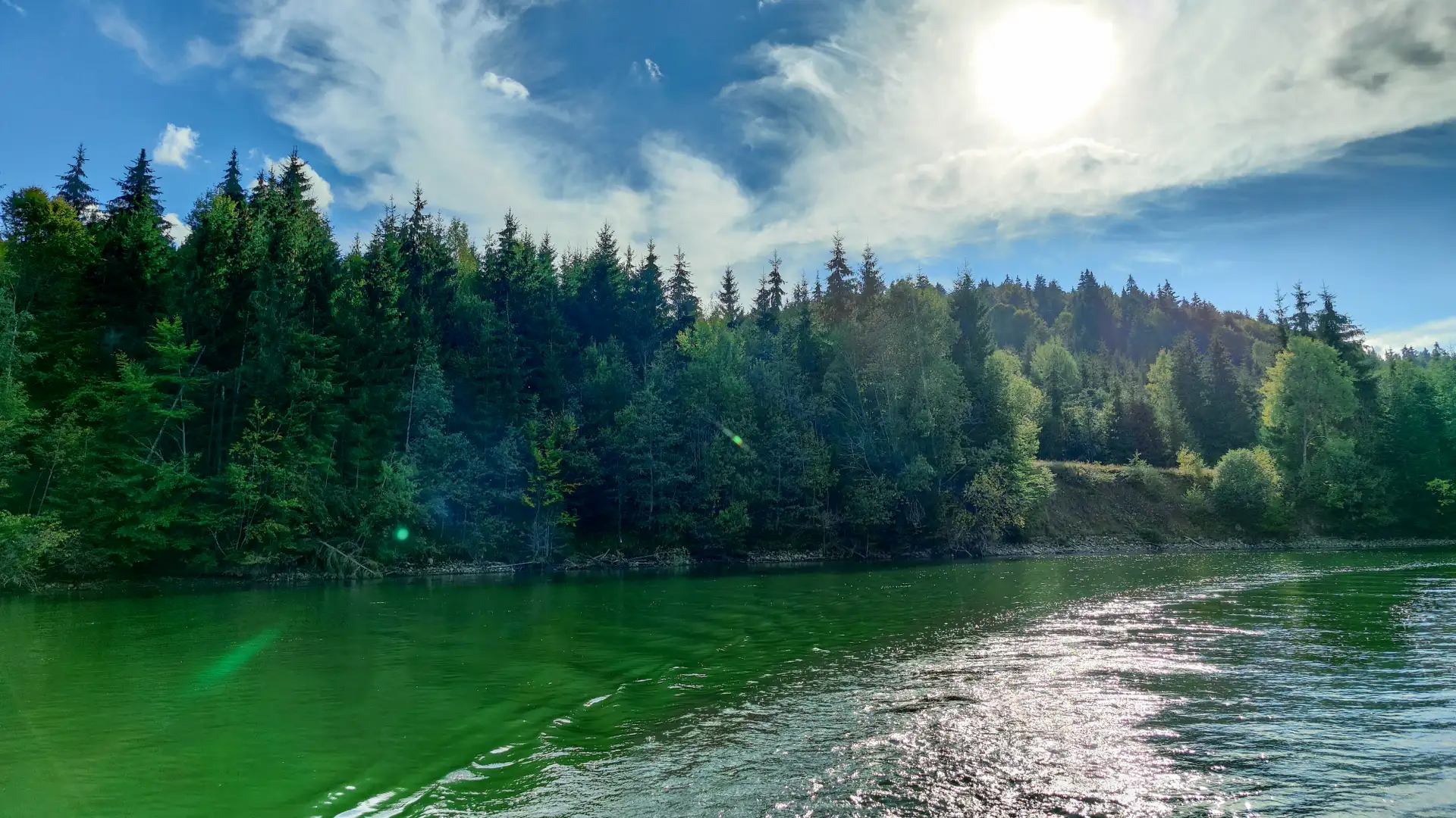 poza de pe lac cu lumina lacului